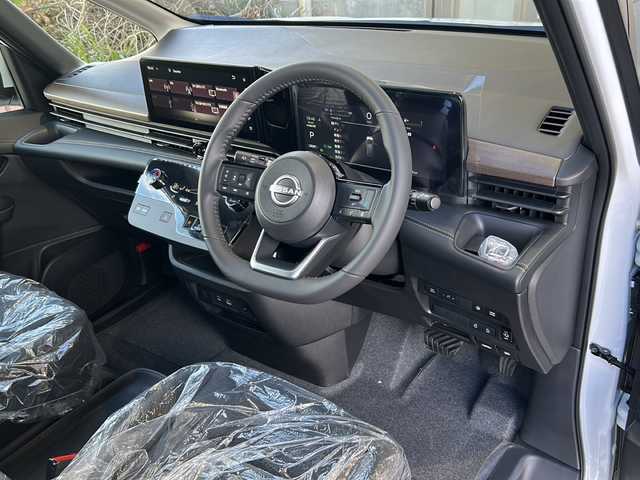 日産 セレナ e－パワー ハイウェイスター V 静岡県 2025(令7)年 0.1千km プリズムホワイト 純正メモリナビ/・フルセグＴＶ/・Bluetooth/・USB/・AM/・FM/安全装備/・衝突軽減/・レーンキープ/・追従クルコン/・コーナーセンサー前後/・全方位カメラ/・BSM/主要装備/・後席モニター/・両側パワスラ/・置くだけ充電/・デジタルインナーミラー/・ETC/・ドラレコ/・LEDヘッドライト/・オートライト/・オートハイビーム/・フォグランプ/・電動パーキングブレーキ/・オートホールド/・純正アルミホイール