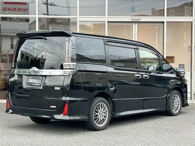 トヨタ ヴォクシー ハイブリッド ZS 煌Ⅲ 福岡県 2021(令3)年 8.5万km 黒 純正ナビ／ＴＶ　/Ｂｌｕｅｔｏｏｔｈ　/Ｂカメラ　/クルーズコントロール　/ドアイージークローザー　/レーンキープアシスト　/前席シートヒーター　/スマートキー　/純正１６インチＡＷ