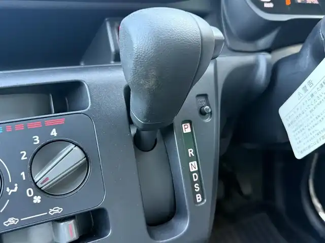 ダイハツ ミラ イース L SAⅢ 千葉県 2020(令2)年 3.9万km ホワイト 純正オーディオ（AM/FM/CD/AUX)/スマートアシストIII/・衝突回避支援ブレーキ機能/・衝突警報機能/・車線逸脱警報機能/・誤発進抑制制御機能/・先行車発進お知らせ機能/・コーナーセンサー/・オートハイビーム/アイドリングストップ/ドアバイザー/純正ホイールキャップ/リモコンキー/ハロゲンライト