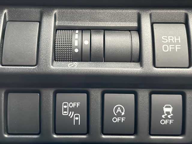 スバル インプレッサ スポーツ 2．0i－S アイサイト 岩手県 2017(平29)年 7万km クリスタルホワイトP STIエアロ 8型ナビ バックC フルセグTV BSM Bluetooth再生 DVD再生 パドルシフト 追従クルーズコントロール 電動シート オートLEDライト FRフォグランプ 電動パーキングブレーキ 純正18インチAW スマートキー