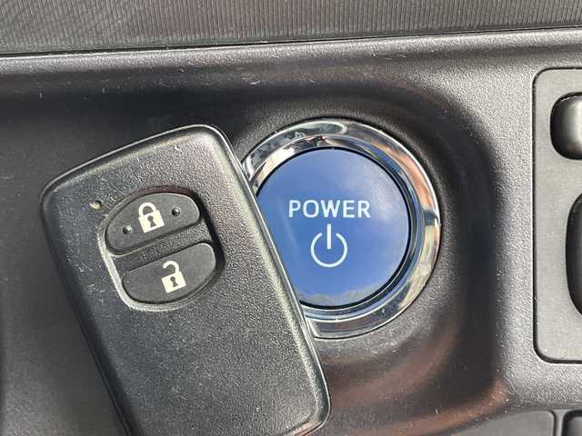 トヨタ アクア G 愛知県 2012(平24)年 6万km コバルトブルーメタリック 純正ナビ/フルセグ/CD DVD/Bluetooth/バックカメラ/アルミホイール/ETC/スマートキー/プッシュスタート