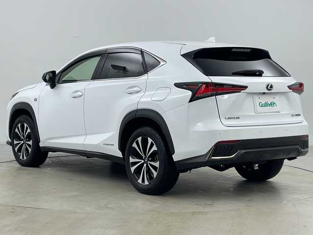 レクサス ＮＸ 300h Fスポーツ 道央・札幌 2019(平31)年 3.5万km ホワイトノーヴァガラスフレーク ・4WD/・サンルーフ/・マークレビンソンサウンド/・純正ナビ/・BT&CD&DVD&SD&フルセグTV/・全方位カメラ/・レクサスセーフティーシステム/・レーダークルーズコントロール/・ブラインドスポットモニター/・パドルシフト/・ステアリングスイッチ/・ステアリングヒーター/・レザーシート/・メモリ付きシート/・前席シートヒーター&ベンチレーション/・ヘッドアップディスプレイ/・ビルトインETC2.0/・オートライト/・LEDヘッドライト/・スマートキー/・プッシュスタート