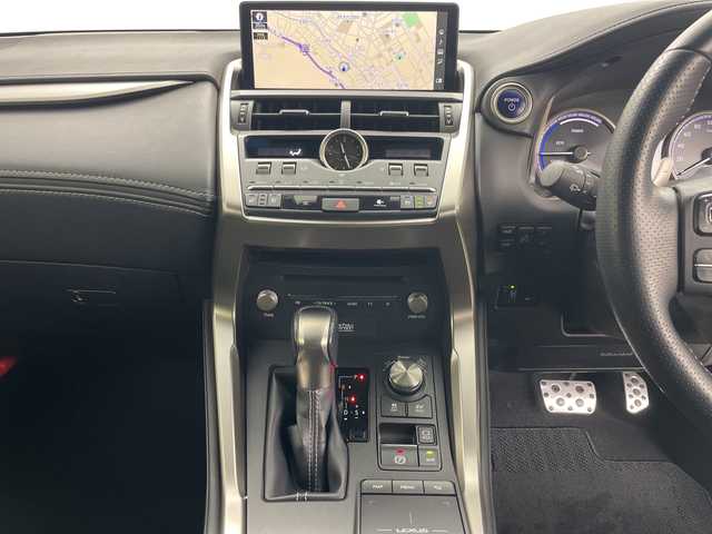 レクサス ＮＸ 300h Fスポーツ 道央・札幌 2019(平31)年 3.5万km ホワイトノーヴァガラスフレーク ・4WD/・サンルーフ/・マークレビンソンサウンド/・純正ナビ/・BT&CD&DVD&SD&フルセグTV/・全方位カメラ/・レクサスセーフティーシステム/・レーダークルーズコントロール/・ブラインドスポットモニター/・パドルシフト/・ステアリングスイッチ/・ステアリングヒーター/・レザーシート/・メモリ付きシート/・前席シートヒーター&ベンチレーション/・ヘッドアップディスプレイ/・ビルトインETC2.0/・オートライト/・LEDヘッドライト/・スマートキー/・プッシュスタート