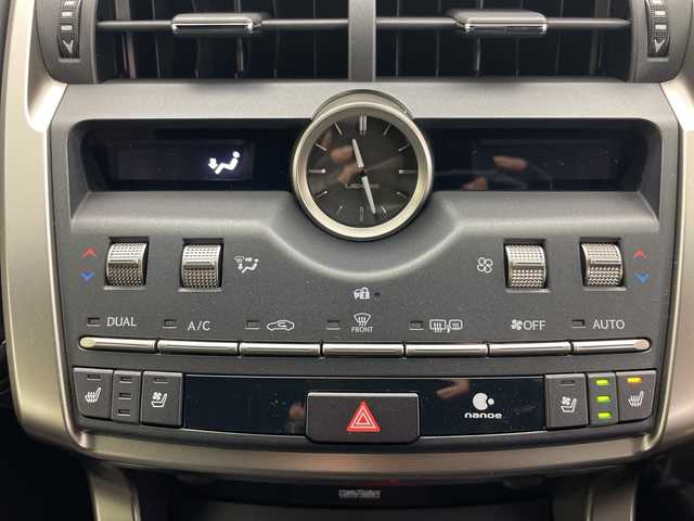 レクサス ＮＸ 300h Fスポーツ 道央・札幌 2019(平31)年 3.5万km ホワイトノーヴァガラスフレーク ・4WD/・サンルーフ/・マークレビンソンサウンド/・純正ナビ/・BT&CD&DVD&SD&フルセグTV/・全方位カメラ/・レクサスセーフティーシステム/・レーダークルーズコントロール/・ブラインドスポットモニター/・パドルシフト/・ステアリングスイッチ/・ステアリングヒーター/・レザーシート/・メモリ付きシート/・前席シートヒーター&ベンチレーション/・ヘッドアップディスプレイ/・ビルトインETC2.0/・オートライト/・LEDヘッドライト/・スマートキー/・プッシュスタート