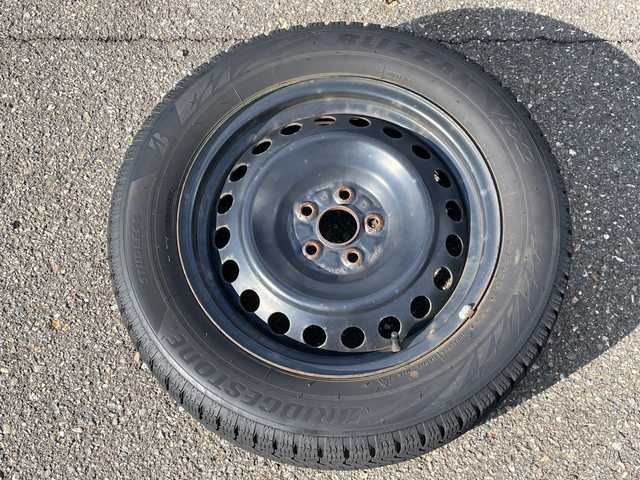 トヨタ イスト 150X 新潟県 2011(平23)年 8.2万km ディープアメジストマイカメタリック 4WD/純正SDナビ(NSCN-W60)/CD/AUX/ワンセグテレビ/バックカメラ/ETC/リモコンキー /キセノンヘッドライト/社外16インチアルミホイール/16インチ冬タイヤ車載