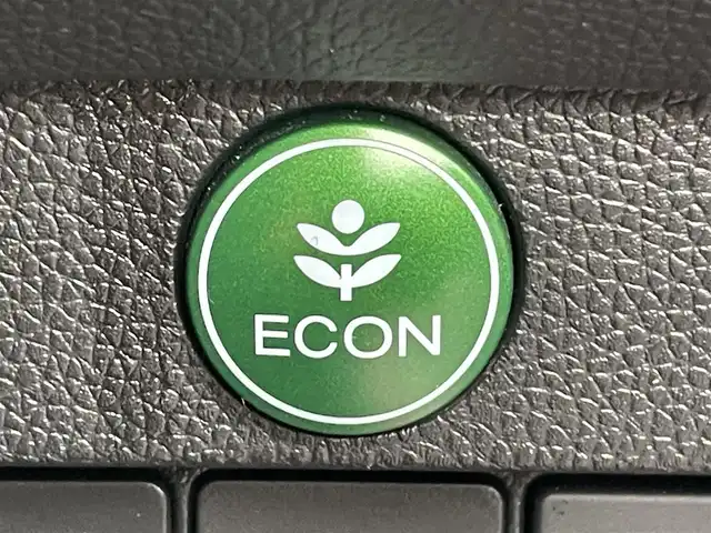 ホンダ Ｎ ＯＮＥ プレミアム ツアラー 東京都 2013(平25)年 5.6万km ミラノレッド ２トーン　/純正ディスプレイオーディオ　/バックカメラ　/ＨＤＭＩ　/ＣＤ　/スマートキー　/スペアキー　/プッシュスタート　/ＨＩＤヘッドライト　/純正１４インチＡＷ　/オートライト　/禁煙