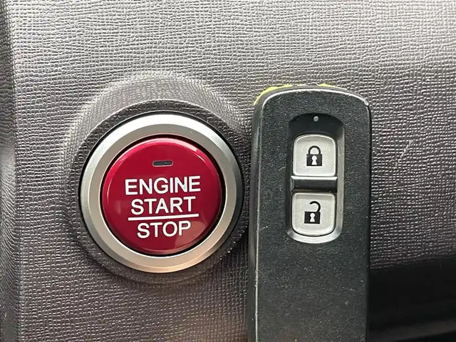 ホンダ Ｎ ＯＮＥ プレミアム ツアラー 東京都 2013(平25)年 5.6万km ミラノレッド ２トーン　/純正ディスプレイオーディオ　/バックカメラ　/ＨＤＭＩ　/ＣＤ　/スマートキー　/スペアキー　/プッシュスタート　/ＨＩＤヘッドライト　/純正１４インチＡＷ　/オートライト　/禁煙