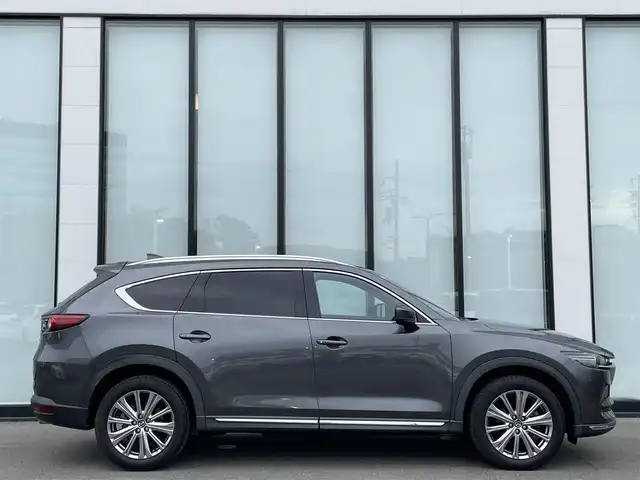 マツダ ＣＸ－８ XD エクスクルーシブモード 大阪府 2021(令3)年 2万km マシーングレープレミアムM i-ACTIVSENSE/・スマート・シティ・ブレーキサポート/・マツダ・レーダー・クルーズ・コントロール/・レーンキープ・アシスト・システム/・ブラインド・スポット・モニタリング/・パーキングセンサー/・アラウンドビューモニター/純正ナビ/・Bluetooth/フルセグTV/USB/ラジオ/・BOSEサウンド/主要装備/・HUD/・オートホールド/・トラクションコントロール/・アイドリングストップ/・ステアリングヒーター/・ステアリングリモコン/・革シート/・全席シートヒーター/エアシート/・全席パワーシート/メモリー機能付き/・パワーバックドア/・置くだけ充電/・ドライブレコーダー前後/・ETC/ワンオーナー