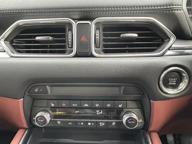 マツダ ＣＸ－８ XD エクスクルーシブモード 大阪府 2021(令3)年 2万km マシーングレープレミアムM i-ACTIVSENSE/・スマート・シティ・ブレーキサポート/・マツダ・レーダー・クルーズ・コントロール/・レーンキープ・アシスト・システム/・ブラインド・スポット・モニタリング/・パーキングセンサー/・アラウンドビューモニター/純正ナビ/・Bluetooth/フルセグTV/USB/ラジオ/・BOSEサウンド/主要装備/・HUD/・オートホールド/・トラクションコントロール/・アイドリングストップ/・ステアリングヒーター/・ステアリングリモコン/・革シート/・全席シートヒーター/エアシート/・全席パワーシート/メモリー機能付き/・パワーバックドア/・置くだけ充電/・ドライブレコーダー前後/・ETC/ワンオーナー