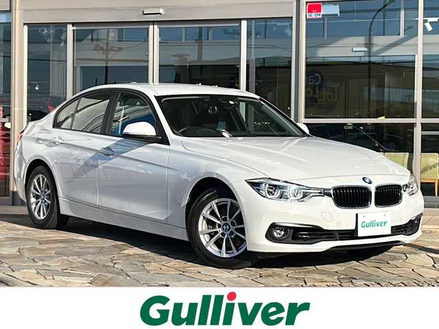 ＢＭＷ ３１８ｉ 静岡県 2018(平30)年 6.1万km アルピンホワイトⅢ 純正ナビ/・AM/・FM/・音楽ライブラリ/・CD/DVD/・Bluetooth/・USB接続/主要装備/・１６インチ純正ＡＷ/・オートライト/・リアフォグ/・クルーズコントロール/・ＬＥＤヘッドライト/・レーンキープアシスト/・アイドリングストップ/・ＭＴモード付ＡＴ/・コーナーセンサー/・ＥＴＣ/・ドラレコ/・バックカメラ/・サイド+カーテンエアバッグ/・インテリジェントセーフティ