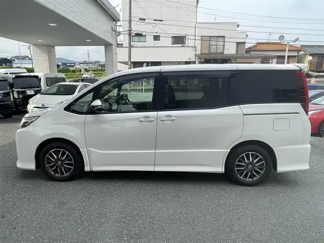トヨタ ノア Si 愛知県 2014(平26)年 12.1万km ホワイトパールクリスタルシャイン 自社割賦契約済み車両/ 純正メモリナビ/　◯ CD再生機能/　◯ DVD再生機能/　◯ フルセグTV/　◯ BT対応/ バックカメラ/ ETC/ 両側パワースライドドア/ ステアリングスイッチ/ クルーズコントロール/ プッシュスタート/ オートライト/ ウインカーミラー/ レザー調シートカバー/ フロアマット