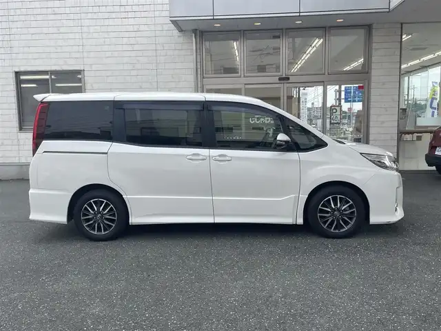 トヨタ ノア Si 愛知県 2014(平26)年 12.1万km ホワイトパールクリスタルシャイン 自社割賦契約済み車両/ 純正メモリナビ/　◯ CD再生機能/　◯ DVD再生機能/　◯ フルセグTV/　◯ BT対応/ バックカメラ/ ETC/ 両側パワースライドドア/ ステアリングスイッチ/ クルーズコントロール/ プッシュスタート/ オートライト/ ウインカーミラー/ レザー調シートカバー/ フロアマット