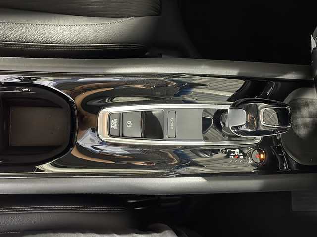 ホンダ ヴェゼル ハイブリッド Z ホンダセンシング 沖縄県 2019(令1)年 5.2万km プラチナホワイトパール 県外仕入れ　/社外ナビ　/フルセグＴＶ　Ｂｌｕｅｔｏｏｔｈ接続　ＣＤ　ＤＶＤ再生　/バックカメラ　/ＥＴＣ　/クルーズコントロール　/レーンアシスト　/パドルシフト/ハーフレザー　/シートヒーター/スマートキー/スペアキー/ＬＥＤヘッドライ　/オートライト/純正アルミホイール/純正フロアマット