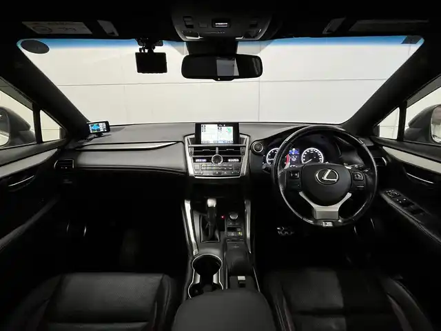 レクサス ＮＸ 200t Fスポーツ 山形県 2017(平29)年 6.2万km ソニッククォーツ サンルーフ/純正ナビ/バックカメラ/サイドカメラ/クリアランスソナー/プリクラッシュセーフティ/アダプティブクルーズコントロール/パドルシフト/ベンチレーションシート/シートヒーター/ステアリングヒーター/ブラックレザーシート/3眼LEDヘッドライト/純正AW235/55R18積み込み/社外レーダー