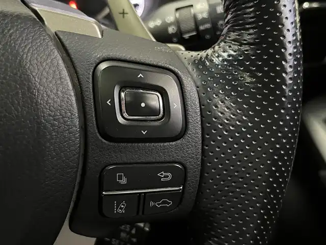 レクサス ＮＸ 200t Fスポーツ 山形県 2017(平29)年 6.2万km ソニッククォーツ サンルーフ/純正ナビ/バックカメラ/サイドカメラ/クリアランスソナー/プリクラッシュセーフティ/アダプティブクルーズコントロール/パドルシフト/ベンチレーションシート/シートヒーター/ステアリングヒーター/ブラックレザーシート/3眼LEDヘッドライト/純正AW235/55R18積み込み/社外レーダー
