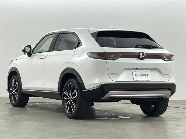 ホンダ ヴェゼル ハイブリッド e:HEV Z 福島県 2021(令3)年 2.1万km プラチナホワイトパール レンタアップ/ホンダセンシング/・衝突軽減ブレーキ（CMBS）/・車線維持支援システム（LKAS）/・先行車発進お知らせ機能/・オートハイビーム/・アダプティブクルーズコントロール（ACC）/・ブラインドスポットインフォメーション/・パーキングセンサーシステム/・誤発進抑制機能/ダウンヒルアシスト/SDナビ/型番:MDV-S708/・AM/FM/CD/DVD/USB/BT/iPod/フルセグTV/・バックカメラ/・ETC/パワーバックドア/チルト式ステアリング/・ステアリングスイッチ/・パドルシフト/・ステアリングヒーター/電子パーキングブレーキ/・オートホールド/プッシュスタート/・スマートキー/・スペアキー/LEDヘッドランプ/・オートライト/・フォグランプ/ハーフレザーシート/・シートヒーター/純正AW/純正フロアマット