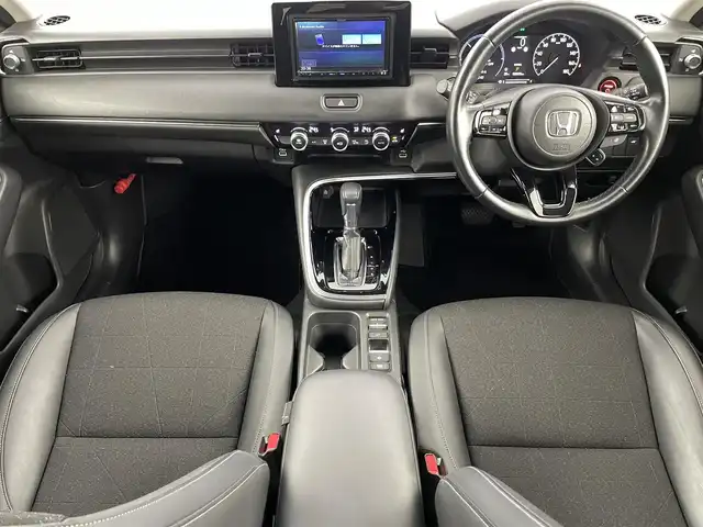 ホンダ ヴェゼル ハイブリッド e:HEV Z 福島県 2021(令3)年 2.1万km プラチナホワイトパール レンタアップ/ホンダセンシング/・衝突軽減ブレーキ（CMBS）/・車線維持支援システム（LKAS）/・先行車発進お知らせ機能/・オートハイビーム/・アダプティブクルーズコントロール（ACC）/・ブラインドスポットインフォメーション/・パーキングセンサーシステム/・誤発進抑制機能/ダウンヒルアシスト/SDナビ/型番:MDV-S708/・AM/FM/CD/DVD/USB/BT/iPod/フルセグTV/・バックカメラ/・ETC/パワーバックドア/チルト式ステアリング/・ステアリングスイッチ/・パドルシフト/・ステアリングヒーター/電子パーキングブレーキ/・オートホールド/プッシュスタート/・スマートキー/・スペアキー/LEDヘッドランプ/・オートライト/・フォグランプ/ハーフレザーシート/・シートヒーター/純正AW/純正フロアマット