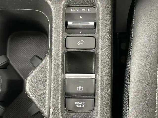 ホンダ ヴェゼル ハイブリッド e:HEV Z 福島県 2021(令3)年 2.1万km プラチナホワイトパール レンタアップ/ホンダセンシング/・衝突軽減ブレーキ（CMBS）/・車線維持支援システム（LKAS）/・先行車発進お知らせ機能/・オートハイビーム/・アダプティブクルーズコントロール（ACC）/・ブラインドスポットインフォメーション/・パーキングセンサーシステム/・誤発進抑制機能/ダウンヒルアシスト/SDナビ/型番:MDV-S708/・AM/FM/CD/DVD/USB/BT/iPod/フルセグTV/・バックカメラ/・ETC/パワーバックドア/チルト式ステアリング/・ステアリングスイッチ/・パドルシフト/・ステアリングヒーター/電子パーキングブレーキ/・オートホールド/プッシュスタート/・スマートキー/・スペアキー/LEDヘッドランプ/・オートライト/・フォグランプ/ハーフレザーシート/・シートヒーター/純正AW/純正フロアマット
