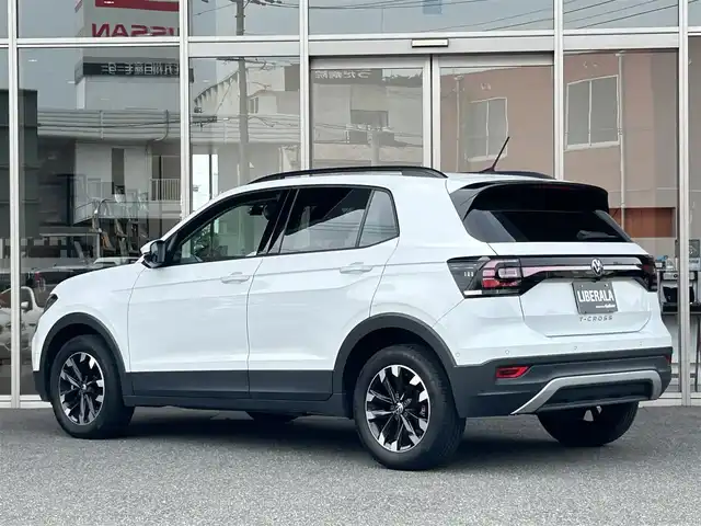フォルクスワーゲン ＶＷ Ｔ－クロス TSI アクティブ 福岡県 2022(令4)年 2.2万km 白 ＡＣＣ　/純正ナビ　/Ｂカメラ　/デジタルメータークラスター　/前後ソナー　/ＢＳＭ　/レーンキープ　/衝突軽減　/パドルシフト　/ＡｐｐｌｅＣａｒＰｌａｙ　/ワイヤレス充電　/スマートキー　/ＬＥＤライト　/純正１６ＡＷ
