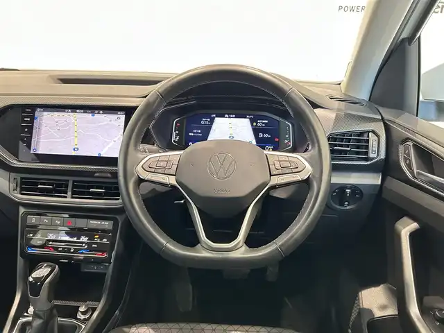 フォルクスワーゲン ＶＷ Ｔ－クロス TSI アクティブ 福岡県 2022(令4)年 2.2万km 白 ＡＣＣ　/純正ナビ　/Ｂカメラ　/デジタルメータークラスター　/前後ソナー　/ＢＳＭ　/レーンキープ　/衝突軽減　/パドルシフト　/ＡｐｐｌｅＣａｒＰｌａｙ　/ワイヤレス充電　/スマートキー　/ＬＥＤライト　/純正１６ＡＷ