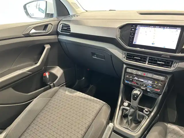フォルクスワーゲン ＶＷ Ｔ－クロス TSI アクティブ 福岡県 2022(令4)年 2.2万km 白 ＡＣＣ　/純正ナビ　/Ｂカメラ　/デジタルメータークラスター　/前後ソナー　/ＢＳＭ　/レーンキープ　/衝突軽減　/パドルシフト　/ＡｐｐｌｅＣａｒＰｌａｙ　/ワイヤレス充電　/スマートキー　/ＬＥＤライト　/純正１６ＡＷ