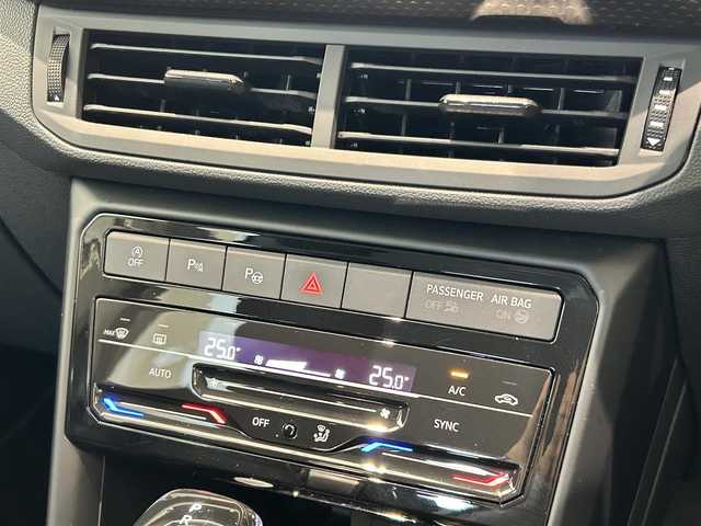 フォルクスワーゲン ＶＷ Ｔ－クロス TSI アクティブ 福岡県 2022(令4)年 2.2万km 白 ＡＣＣ　/純正ナビ　/Ｂカメラ　/デジタルメータークラスター　/前後ソナー　/ＢＳＭ　/レーンキープ　/衝突軽減　/パドルシフト　/ＡｐｐｌｅＣａｒＰｌａｙ　/ワイヤレス充電　/スマートキー　/ＬＥＤライト　/純正１６ＡＷ