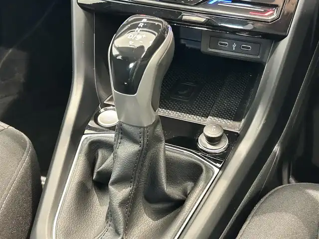 フォルクスワーゲン ＶＷ Ｔ－クロス TSI アクティブ 福岡県 2022(令4)年 2.2万km 白 ＡＣＣ　/純正ナビ　/Ｂカメラ　/デジタルメータークラスター　/前後ソナー　/ＢＳＭ　/レーンキープ　/衝突軽減　/パドルシフト　/ＡｐｐｌｅＣａｒＰｌａｙ　/ワイヤレス充電　/スマートキー　/ＬＥＤライト　/純正１６ＡＷ