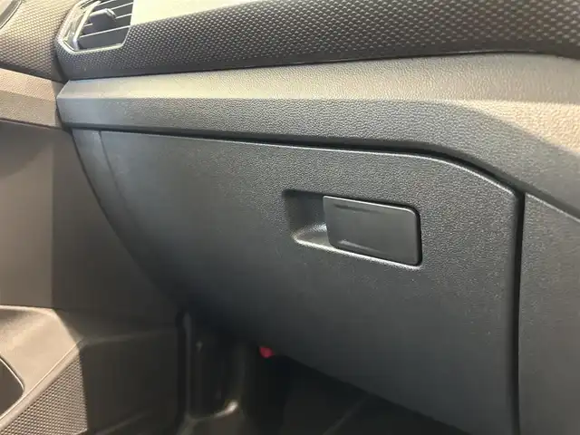 フォルクスワーゲン ＶＷ Ｔ－クロス TSI アクティブ 福岡県 2022(令4)年 2.2万km 白 ＡＣＣ　/純正ナビ　/Ｂカメラ　/デジタルメータークラスター　/前後ソナー　/ＢＳＭ　/レーンキープ　/衝突軽減　/パドルシフト　/ＡｐｐｌｅＣａｒＰｌａｙ　/ワイヤレス充電　/スマートキー　/ＬＥＤライト　/純正１６ＡＷ