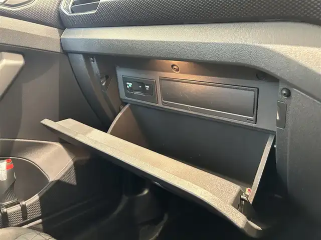 フォルクスワーゲン ＶＷ Ｔ－クロス TSI アクティブ 福岡県 2022(令4)年 2.2万km 白 ＡＣＣ　/純正ナビ　/Ｂカメラ　/デジタルメータークラスター　/前後ソナー　/ＢＳＭ　/レーンキープ　/衝突軽減　/パドルシフト　/ＡｐｐｌｅＣａｒＰｌａｙ　/ワイヤレス充電　/スマートキー　/ＬＥＤライト　/純正１６ＡＷ