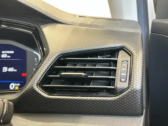フォルクスワーゲン ＶＷ Ｔ－クロス TSI アクティブ 福岡県 2022(令4)年 2.2万km 白 ＡＣＣ　/純正ナビ　/Ｂカメラ　/デジタルメータークラスター　/前後ソナー　/ＢＳＭ　/レーンキープ　/衝突軽減　/パドルシフト　/ＡｐｐｌｅＣａｒＰｌａｙ　/ワイヤレス充電　/スマートキー　/ＬＥＤライト　/純正１６ＡＷ
