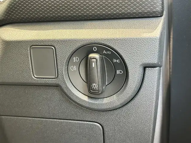 フォルクスワーゲン ＶＷ Ｔ－クロス TSI アクティブ 福岡県 2022(令4)年 2.2万km 白 ＡＣＣ　/純正ナビ　/Ｂカメラ　/デジタルメータークラスター　/前後ソナー　/ＢＳＭ　/レーンキープ　/衝突軽減　/パドルシフト　/ＡｐｐｌｅＣａｒＰｌａｙ　/ワイヤレス充電　/スマートキー　/ＬＥＤライト　/純正１６ＡＷ
