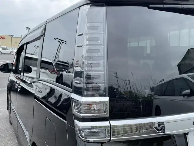 トヨタ ヴォクシー ZS 茨城県 2019(令1)年 6.8万km イナズマスパーキングブラックガラスフレーク 純正ナビ/【AM・FM・ＣＤ・ＤＶＤ・TV・SD・BT】/フリップダウンモニター/クルコン/ETC/Bカメラ/片側パワスラ/アイドリングストップ/前後コーナーセンサー/MTモード付AT/オートライト/オートハイビーム/Fフォグ/LEDライト/純正フロアマット/純正アルミホイール/横滑り防止装置/レーンキープアシスト/衝突被害軽減システム