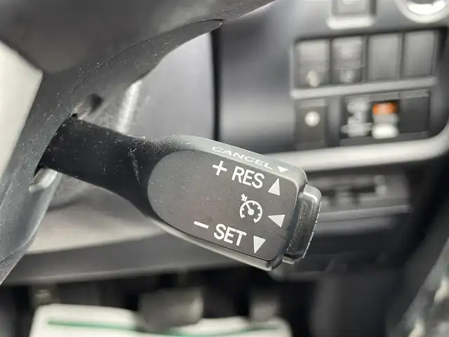 トヨタ ヴォクシー ZS 茨城県 2019(令1)年 6.8万km イナズマスパーキングブラックガラスフレーク 純正ナビ/【AM・FM・ＣＤ・ＤＶＤ・TV・SD・BT】/フリップダウンモニター/クルコン/ETC/Bカメラ/片側パワスラ/アイドリングストップ/前後コーナーセンサー/MTモード付AT/オートライト/オートハイビーム/Fフォグ/LEDライト/純正フロアマット/純正アルミホイール/横滑り防止装置/レーンキープアシスト/衝突被害軽減システム