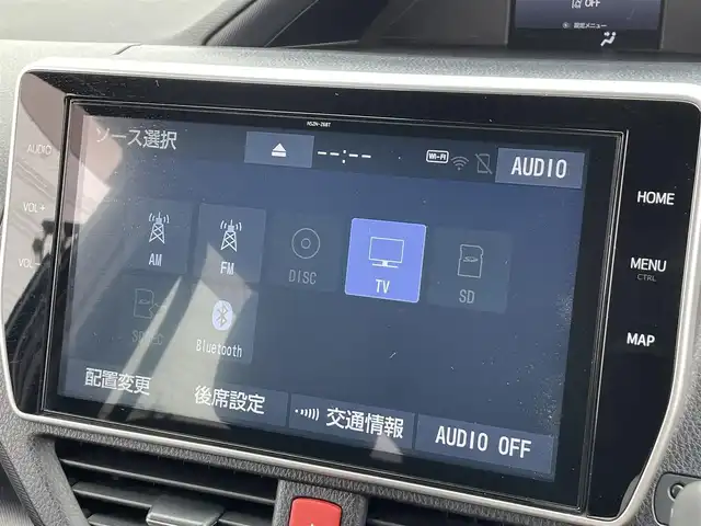 トヨタ ヴォクシー ZS 茨城県 2019(令1)年 6.8万km イナズマスパーキングブラックガラスフレーク 純正ナビ/【AM・FM・ＣＤ・ＤＶＤ・TV・SD・BT】/フリップダウンモニター/クルコン/ETC/Bカメラ/片側パワスラ/アイドリングストップ/前後コーナーセンサー/MTモード付AT/オートライト/オートハイビーム/Fフォグ/LEDライト/純正フロアマット/純正アルミホイール/横滑り防止装置/レーンキープアシスト/衝突被害軽減システム