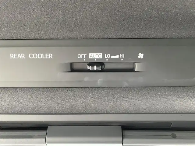 トヨタ ヴォクシー ZS 茨城県 2019(令1)年 6.8万km イナズマスパーキングブラックガラスフレーク 純正ナビ/【AM・FM・ＣＤ・ＤＶＤ・TV・SD・BT】/フリップダウンモニター/クルコン/ETC/Bカメラ/片側パワスラ/アイドリングストップ/前後コーナーセンサー/MTモード付AT/オートライト/オートハイビーム/Fフォグ/LEDライト/純正フロアマット/純正アルミホイール/横滑り防止装置/レーンキープアシスト/衝突被害軽減システム