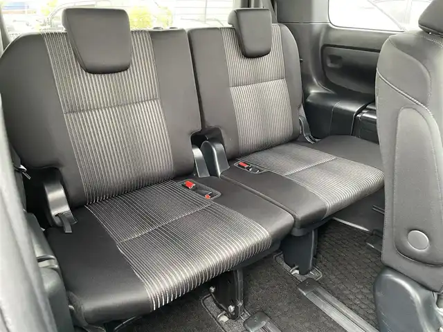 トヨタ ヴォクシー ZS 茨城県 2019(令1)年 6.8万km イナズマスパーキングブラックガラスフレーク 純正ナビ/【AM・FM・ＣＤ・ＤＶＤ・TV・SD・BT】/フリップダウンモニター/クルコン/ETC/Bカメラ/片側パワスラ/アイドリングストップ/前後コーナーセンサー/MTモード付AT/オートライト/オートハイビーム/Fフォグ/LEDライト/純正フロアマット/純正アルミホイール/横滑り防止装置/レーンキープアシスト/衝突被害軽減システム