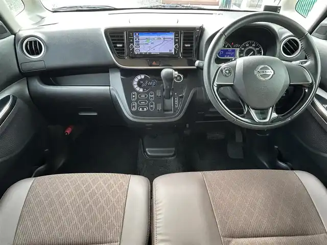 日産 デイズ ルークス HWS X Vセレクション 福岡県 2019(平31)年 2.7万km ホワイトパール ・純正ナビ/（BLUETOOTH/フルセグ/CD/DVD/・ルームミラー型アラウンドビューモニター/・ルームミラー型バックカメラ/・ETC/・ドライブレコーダー/・両側パワースライドドア/・インテリジェントエマージェンシーブレーキ/・リアシーリングファン/・ISOFIX/・純正アルミホイール/・フロアマット/・コーナーセンサー/・レーンキープアシスト/・横滑り防止装置/・衝突軽減システム/・アイドリングストップ/・オートライト/・オートマチックハイビーム/・ハーフレザーシート/・スマートキー/・ベンチシート/・保証書/・取扱説明書