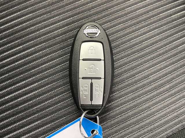日産 セレナ ハイウェイスター V 道央・札幌 2022(令4)年 5.3万km ブリリアントホワイトパール ・４WD/プロパイロット/・インテリジェント エマージェンシーブレーキ/・車線逸脱警報 (LDW)/インテリジェント BSW/RCTA)/・後側方衝突防止支援システム/・後退時車両検知警報/・純正ディーラーOPナビ（MJ121D-W）/・Bluetooth/CD/DVD/SD/・USB/AUX/フルセグTV/・アラウンドビューモニター/・バックカメラ/・両側パワースライドドア/・LEDヘッドライト/オートライト/・オートハイビーム/・スマートキー/・横滑り防止装置/盗難防止装置/・ドライブレコーダー（DJ4-D）/・アイドリングストップ/・ABS