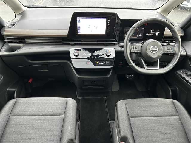 日産 セレナ ハイウェイスター V 静岡県 2023(令5)年 3.4万km プリズムホワイト レンタアップ/純正9インチナビ/・フルセグTV/・Bluetooth接続/フリップダウンモニター/Bカメラ/プロパイロット/・先行車追従走行/・車線維持支援/・渋滞時追従走行/・ナビリンク機能/エマージェンシーブレーキ/前後コーナーセンサー/両側パワスラ/プッシュスタート/スマートキー/スペアキー/電動パーキングブレーキ/オートブレーキホールド/LEDオートライト・オートハイビーム/純正16インチアルミホイール/取扱説明書/保証書