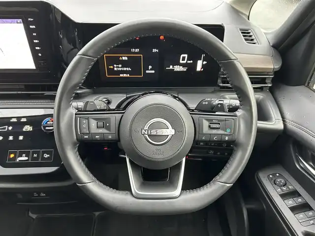 日産 セレナ ハイウェイスター V 静岡県 2023(令5)年 3.4万km プリズムホワイト レンタアップ/純正9インチナビ/・フルセグTV/・Bluetooth接続/フリップダウンモニター/Bカメラ/プロパイロット/・先行車追従走行/・車線維持支援/・渋滞時追従走行/・ナビリンク機能/エマージェンシーブレーキ/前後コーナーセンサー/両側パワスラ/プッシュスタート/スマートキー/スペアキー/電動パーキングブレーキ/オートブレーキホールド/LEDオートライト・オートハイビーム/純正16インチアルミホイール/取扱説明書/保証書