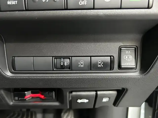 日産 セレナ ハイウェイスター V 静岡県 2023(令5)年 3.4万km プリズムホワイト レンタアップ/純正9インチナビ/・フルセグTV/・Bluetooth接続/フリップダウンモニター/Bカメラ/プロパイロット/・先行車追従走行/・車線維持支援/・渋滞時追従走行/・ナビリンク機能/エマージェンシーブレーキ/前後コーナーセンサー/両側パワスラ/プッシュスタート/スマートキー/スペアキー/電動パーキングブレーキ/オートブレーキホールド/LEDオートライト・オートハイビーム/純正16インチアルミホイール/取扱説明書/保証書