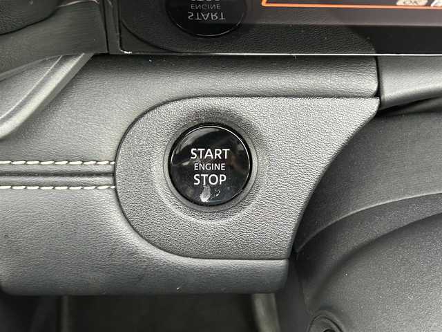 日産 セレナ ハイウェイスター V 静岡県 2023(令5)年 3.4万km プリズムホワイト レンタアップ/純正9インチナビ/・フルセグTV/・Bluetooth接続/フリップダウンモニター/Bカメラ/プロパイロット/・先行車追従走行/・車線維持支援/・渋滞時追従走行/・ナビリンク機能/エマージェンシーブレーキ/前後コーナーセンサー/両側パワスラ/プッシュスタート/スマートキー/スペアキー/電動パーキングブレーキ/オートブレーキホールド/LEDオートライト・オートハイビーム/純正16インチアルミホイール/取扱説明書/保証書