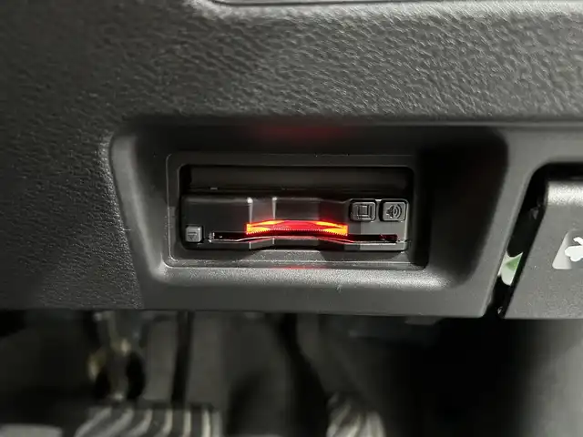 日産 セレナ ハイウェイスター V 静岡県 2023(令5)年 3.4万km プリズムホワイト レンタアップ/純正9インチナビ/・フルセグTV/・Bluetooth接続/フリップダウンモニター/Bカメラ/プロパイロット/・先行車追従走行/・車線維持支援/・渋滞時追従走行/・ナビリンク機能/エマージェンシーブレーキ/前後コーナーセンサー/両側パワスラ/プッシュスタート/スマートキー/スペアキー/電動パーキングブレーキ/オートブレーキホールド/LEDオートライト・オートハイビーム/純正16インチアルミホイール/取扱説明書/保証書