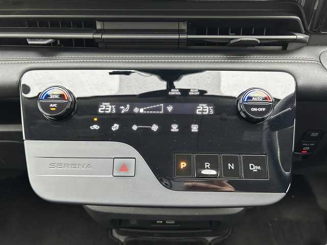 日産 セレナ ハイウェイスター V 静岡県 2023(令5)年 3.4万km プリズムホワイト レンタアップ/純正9インチナビ/・フルセグTV/・Bluetooth接続/フリップダウンモニター/Bカメラ/プロパイロット/・先行車追従走行/・車線維持支援/・渋滞時追従走行/・ナビリンク機能/エマージェンシーブレーキ/前後コーナーセンサー/両側パワスラ/プッシュスタート/スマートキー/スペアキー/電動パーキングブレーキ/オートブレーキホールド/LEDオートライト・オートハイビーム/純正16インチアルミホイール/取扱説明書/保証書