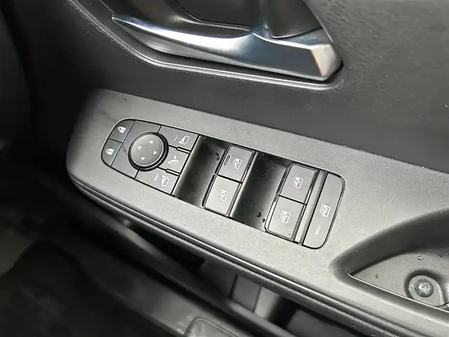 日産 セレナ ハイウェイスター V 静岡県 2023(令5)年 3.4万km プリズムホワイト レンタアップ/純正9インチナビ/・フルセグTV/・Bluetooth接続/フリップダウンモニター/Bカメラ/プロパイロット/・先行車追従走行/・車線維持支援/・渋滞時追従走行/・ナビリンク機能/エマージェンシーブレーキ/前後コーナーセンサー/両側パワスラ/プッシュスタート/スマートキー/スペアキー/電動パーキングブレーキ/オートブレーキホールド/LEDオートライト・オートハイビーム/純正16インチアルミホイール/取扱説明書/保証書