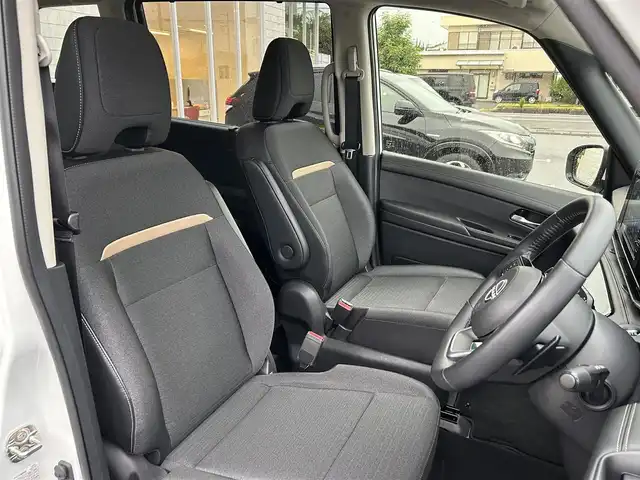 日産 セレナ ハイウェイスター V 静岡県 2023(令5)年 3.4万km プリズムホワイト レンタアップ/純正9インチナビ/・フルセグTV/・Bluetooth接続/フリップダウンモニター/Bカメラ/プロパイロット/・先行車追従走行/・車線維持支援/・渋滞時追従走行/・ナビリンク機能/エマージェンシーブレーキ/前後コーナーセンサー/両側パワスラ/プッシュスタート/スマートキー/スペアキー/電動パーキングブレーキ/オートブレーキホールド/LEDオートライト・オートハイビーム/純正16インチアルミホイール/取扱説明書/保証書