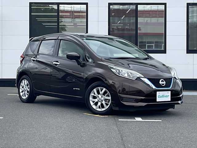 日産 ノート e－パワー X 山口県 2017(平29)年 4.1万km インペリアルアンバーP 純正ナビ/・フルセグテレビ/・Bluetooth/・AM/FM/DVD/CD/ETC/エマージェンシーブレーキ/アラウンドビューモニター/インテリジェントルームミラー/スマートキー　　/保証書　/取扱説明書　/前後コーナーセンサー/純正15インチAW/前後コーナーセンサー/アイドリングストップ/プッシュスタート/レーンキープアシスト/純正LEDライト/純正フロアマット/純正ドアバイザー