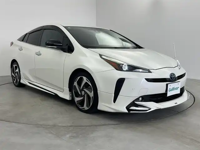 トヨタ プリウス A プレミアム 愛知県 2016(平28)年 5.9万km ホワイトパールクリスタルシャイン トヨタセーフティーセンス/・プリクラッシュ/・衝突軽減/・レーンディパラーチャー/・レーンアシスト/・レーダークルーズコントロール/・パーキングアシスト/・ブラインドスポットモニター/クリアランスソナー/社外ディスプレイオーディオ/・Bluetooth/・YouTube/・androidauto/・Applecarplay/社外ウッドコンビステアリング/社外空気圧センサー/社外EDHライト/自動防眩ミラー/AC100V/パワーシート/レザーシート/シートヒーター/ビルトインETC