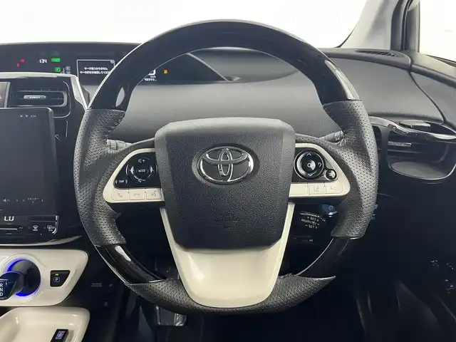 トヨタ プリウス A プレミアム 愛知県 2016(平28)年 5.9万km ホワイトパールクリスタルシャイン トヨタセーフティーセンス/・プリクラッシュ/・衝突軽減/・レーンディパラーチャー/・レーンアシスト/・レーダークルーズコントロール/・パーキングアシスト/・ブラインドスポットモニター/クリアランスソナー/社外ディスプレイオーディオ/・Bluetooth/・YouTube/・androidauto/・Applecarplay/社外ウッドコンビステアリング/社外空気圧センサー/社外EDHライト/自動防眩ミラー/AC100V/パワーシート/レザーシート/シートヒーター/ビルトインETC