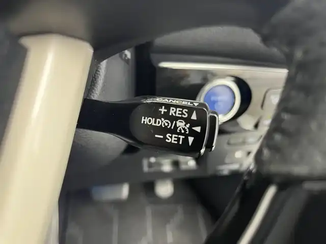 トヨタ プリウス A プレミアム 愛知県 2016(平28)年 5.9万km ホワイトパールクリスタルシャイン トヨタセーフティーセンス/・プリクラッシュ/・衝突軽減/・レーンディパラーチャー/・レーンアシスト/・レーダークルーズコントロール/・パーキングアシスト/・ブラインドスポットモニター/クリアランスソナー/社外ディスプレイオーディオ/・Bluetooth/・YouTube/・androidauto/・Applecarplay/社外ウッドコンビステアリング/社外空気圧センサー/社外EDHライト/自動防眩ミラー/AC100V/パワーシート/レザーシート/シートヒーター/ビルトインETC